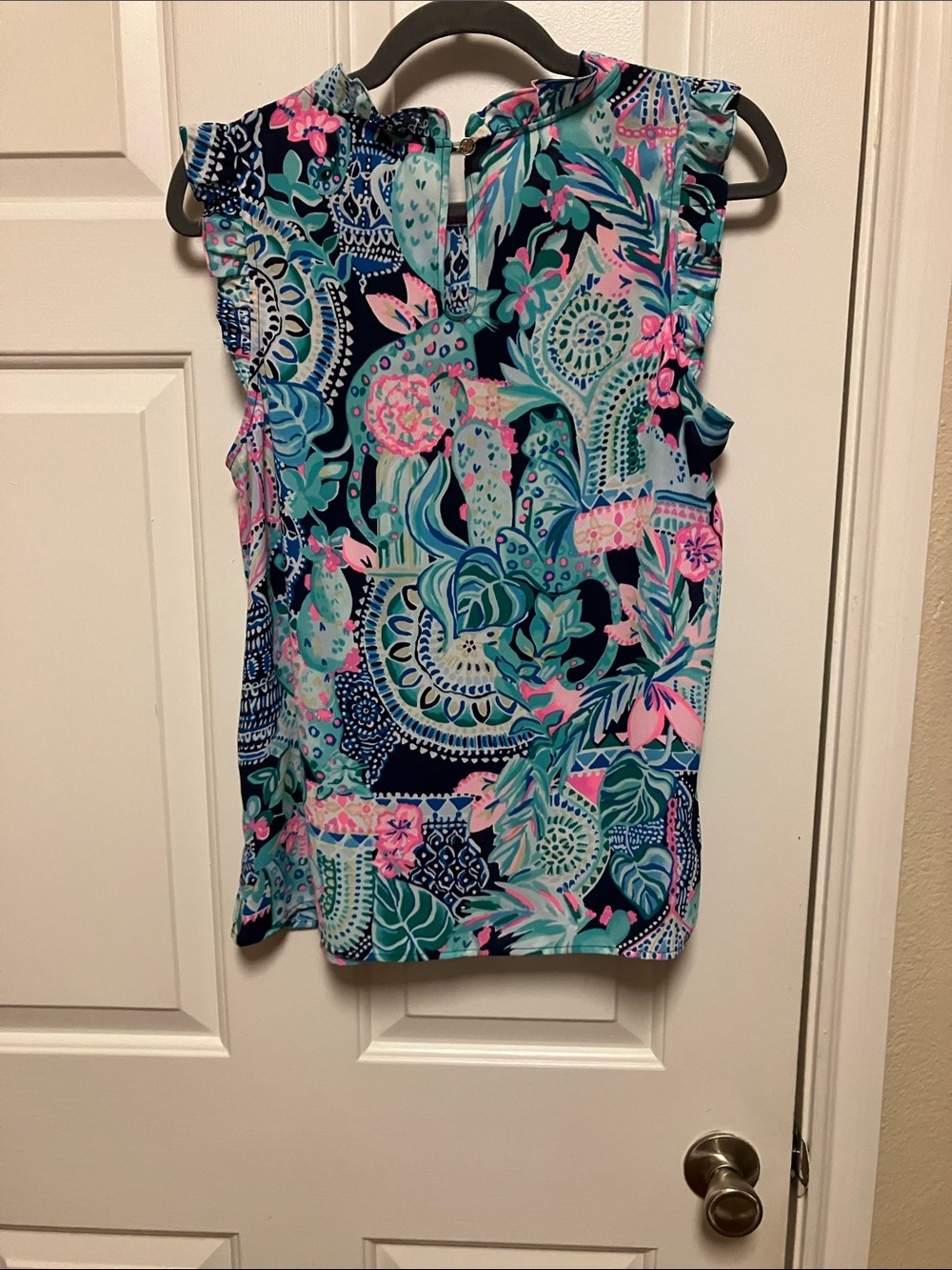 Lilly Pulitzer Talisa Ruffle Top in the "Looking Sharp" Print Size Medium - Picture 4 of 8